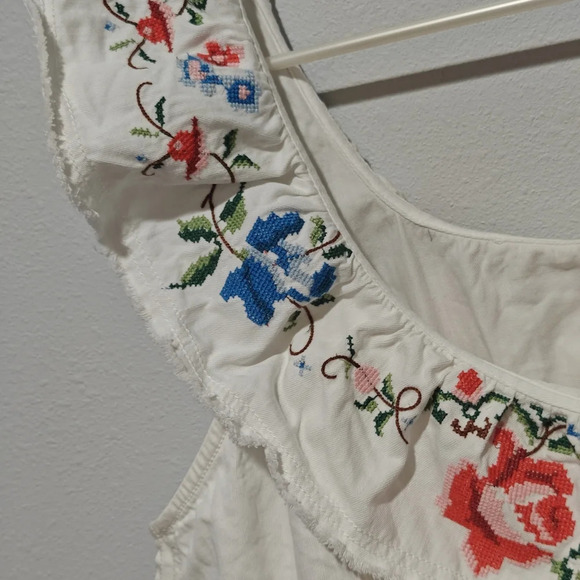 Pilcro Embellished Ruffle Collar Top 3X White Embroidery Rose Bird Cropped - Picture 7 of 8